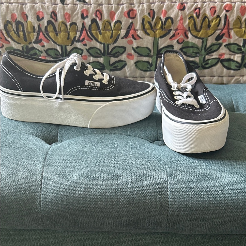 Vans Women's Black and White Platform Shoes sz 6